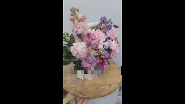 Нежный композиции в ящике#флористика #bouquet #flowers #цветы #новыйгод смотреть онлайн
