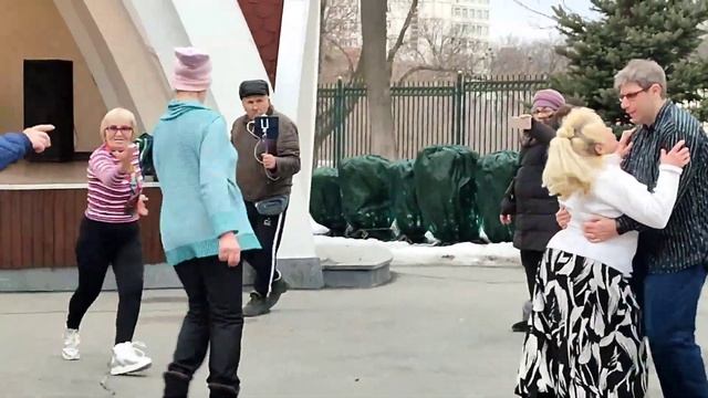 ПОДАРИ ЛЮБОВЬ ТЫ МНЕ! ТАНЦЫ В ПАРКЕ ГОРЬКОГО ХАРЬКОВ СЧАСТЛИВЫЕ МОМЕНТЫ смотреть онлайн