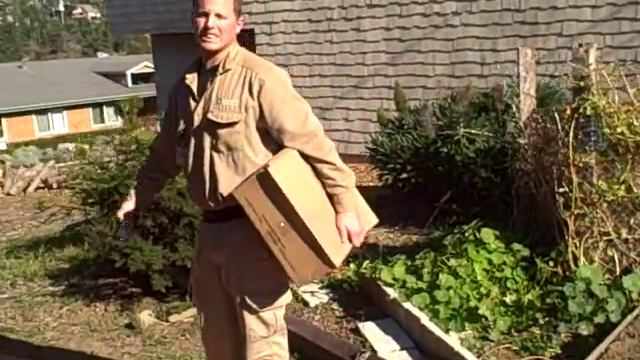 Smart Meter Man Chased Off Property, Cambria, California смотреть онлайн