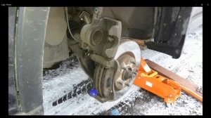 Скрежет в поворотах.