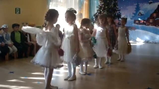 Танец "Снежные бабочки" подго.гр смотреть онлайн