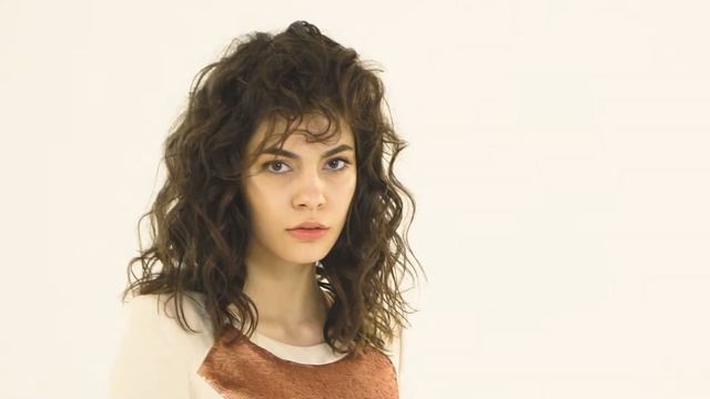 Видеообзор платья с пайетками от DeVita. Модель 554. смотреть онлайн