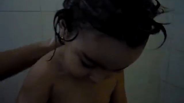 Shampooing with mommy. смотреть онлайн