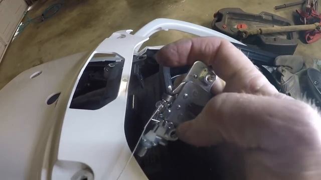 Suzuki Burgman 650 Emergency Seat Release смотреть онлайн