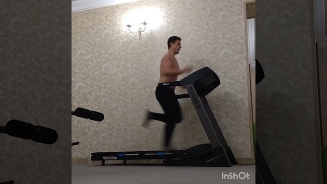 бег со скоростью 16.1 км/ч на беговой дорожке Torneo T-530BL Olympia смотреть онлайн