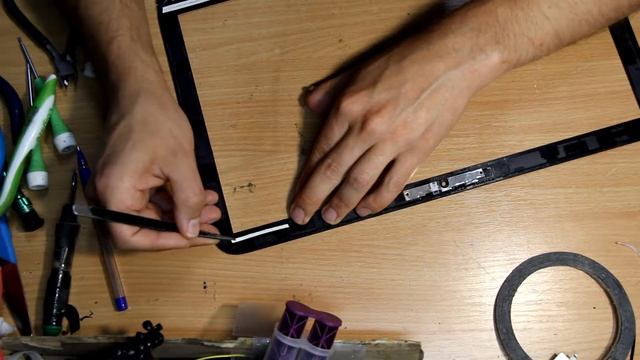 HP ENVY 15-j011er (E7G52EA), разломано крепление экрана. смотреть онлайн