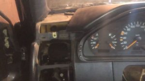 Как снять торпедо в сборе на автомобиле Mercedes-Benz W210