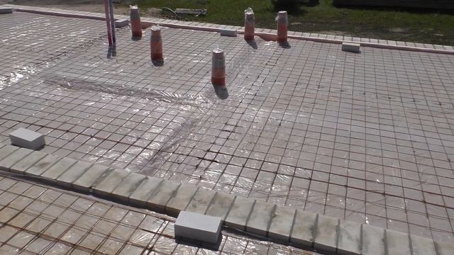 Прокладка коммуникаций и подготовка к заливке чернового пола Дневник строителя Выпуск 5 смотреть онлайн