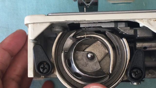 Skipped Stitches - How to Fix the Timing on a sewing machine #sewwithabi #abisden смотреть онлайн