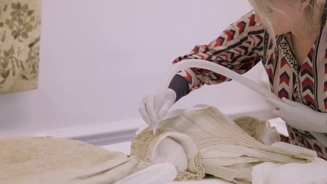 Conserving a Rare 360-Year-Old Dress | Behind the Scenes at Hampton Court Palace смотреть онлайн