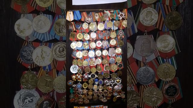 когда дочь в 5 лет собирает медали.значки с подвесом смотреть онлайн