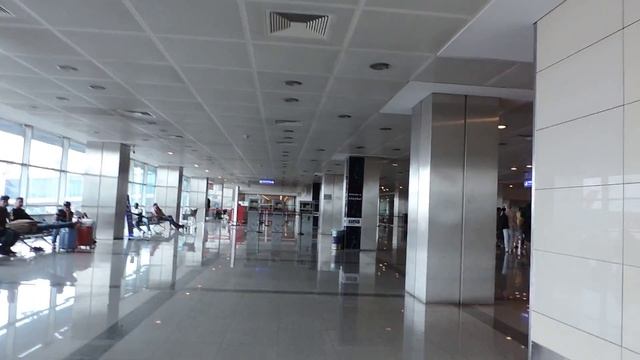 Стамбул. Идём к паспортному контролю аэропорта Ататюрка - Atatürk Uluslararası Havalimanı. смотреть онлайн