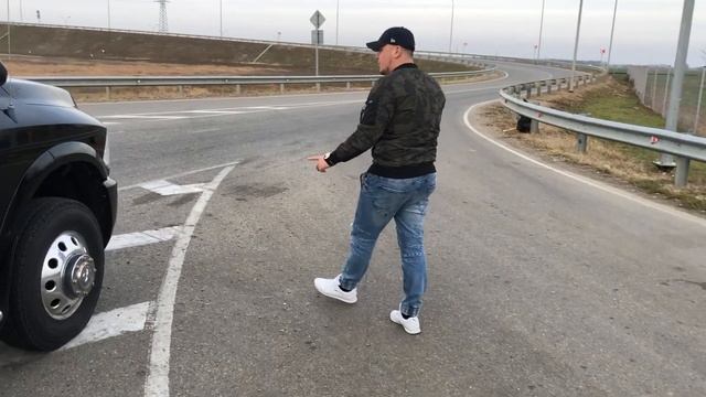 Он вам не TUNDRA! DODGE RAM 3500. Авто с сердцем Льва и упертостью Барана. смотреть онлайн