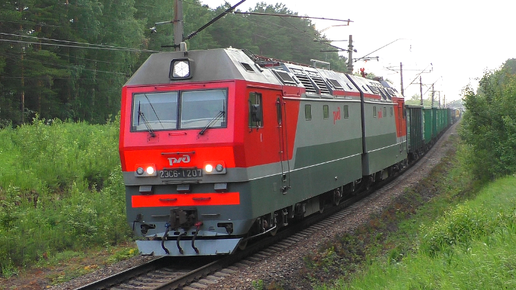 "Очень медленная Синара" 2ЭС6-1207 с грузовым поездом