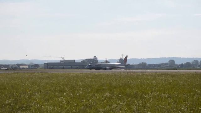 Niki E190 Takeoff Flughafen Graz | OE-IHA смотреть онлайн