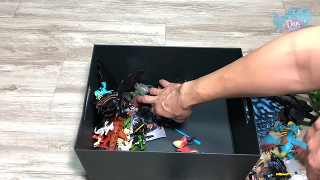 MY HUGE DRAGON COLLECTION - What Dragons Are In This Box? Toothless Stormfly Hookfang