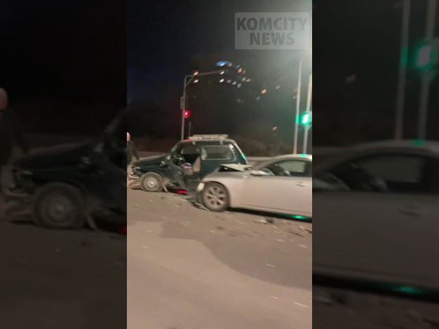 Очередная авария на Комшоссе — Ленинградской. Одному человеку потребовалась медицинская помощь смотреть онлайн