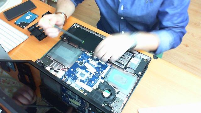 PORTATIL PACKARD BELL EASYNOTE ENTF71BM - DESMONTAJE - PROBLEMAS DE BATERIA - CARACTERISTICAS смотреть онлайн