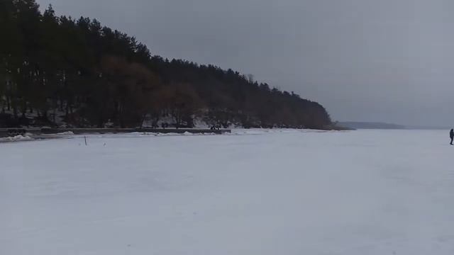 Зимняя рыбалка с женой🤞Хотомля , бугор ,торосы 2021 лёд на воде ,охота за окунём и лещом 🤞 смотреть онлайн