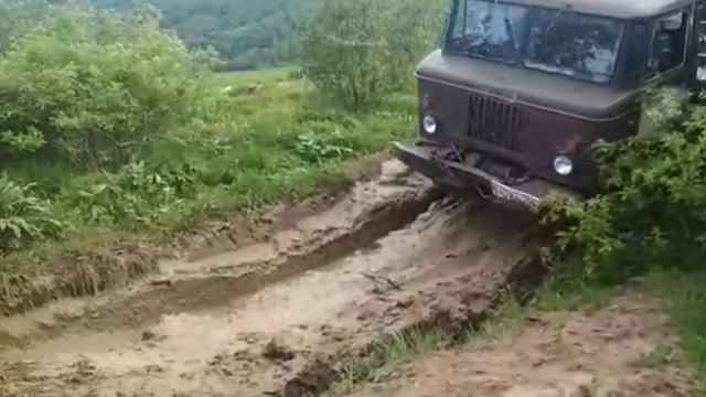 ГаЗ 66 в грязи! смотреть онлайн