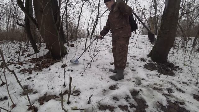 ЗИМНЯЯ ЛОМКА КЛАДОИСКАТЕЛЯ - копаю на РАЗВАЛИНАХ ВСЕ ПОДРЯД! ПОИСК ЗЛАТА СЕРЕБРА смотреть онлайн