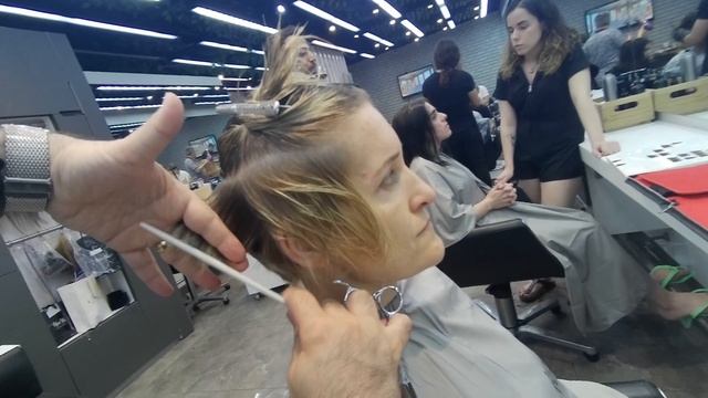 HOW TO MAKE A SYMMETRIC PIXIE HAIR CUT? SHORT BOB HAIR CUT смотреть онлайн