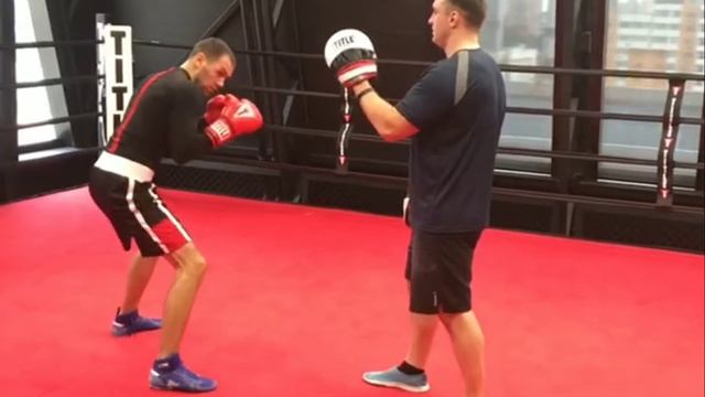 ОБМАННЫЙ УДАР ДЛЯ ЛЕВШИ, ОТ ДЖЕРВОНТА ДЕВИСА. Финты в боксе. Boxing moments смотреть онлайн