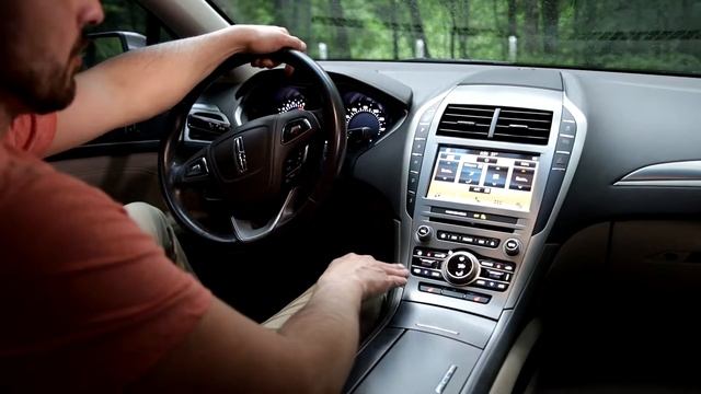 Lincoln MKZ/ Преміальний седан