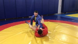 Техника САМБО. РЫЧАГ ЛОКТЯ в 2-Х ВАРИАЦИЯХ при атаке со стороны ног. Школа самбо Sambi.st