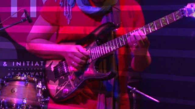 Turtle on the runway - Original by GoaTronikk - Edwin - Live Guitar solo on Ibanez JEM 77fp смотреть онлайн