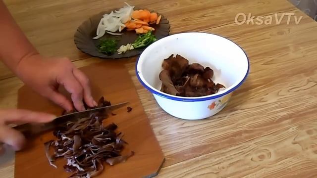 Жареные китайские грибы Муэр (炒木耳, Chǎo mù'ěr). Fried Chinese mushrooms. Китайская кухня. смотреть онлайн
