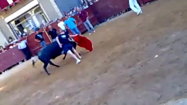 Corpus 2011.Desencierro Sábado.(La fuente de san esteban) смотреть онлайн