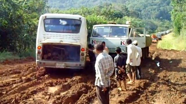 Bus sliding - Part 3 смотреть онлайн