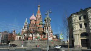Утро красит нежным светом стены древнего Кремля. Автор видео - Александр Травин