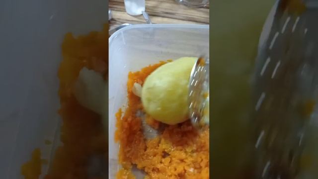 Пюре от картофи и моркови, масло, мляко и подправки #кухня #лесно #instantpot смотреть онлайн