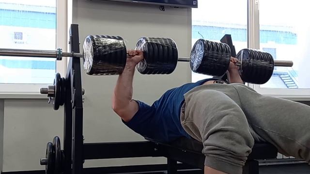 Жим гантелей, 60 кг (каждая гантель). смотреть онлайн