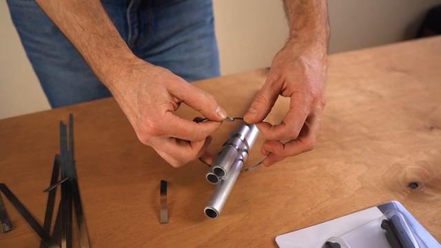 Просто и быстро затягиваем стальные хомуты (стяжки) смотреть онлайн