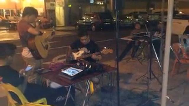 busker @ restoran antarabenua Sandakan.. mackie DL1608 смотреть онлайн