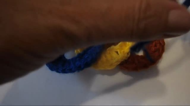 КАК СОЕДИНЯТЬ КОЛЬЦА ПРИ ВЯЗАНИИ ЯПОНСКОГО КОВРИКА смотреть онлайн