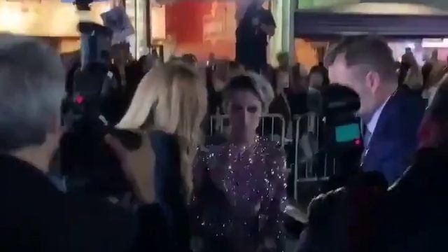 #KristenStewart arriving #CharliesAngels смотреть онлайн