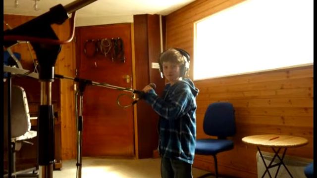 Frankie's first recording contract! смотреть онлайн