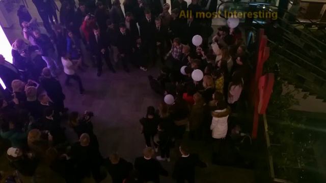 На-на фотографируется с фанатами | Вегас Мякинино 19 02.17 смотреть онлайн