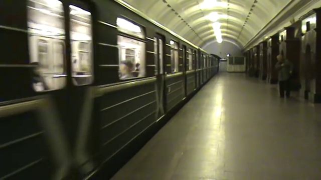 Московское метро состав из вагонов 81-717.5/714.5 Номерной смотреть онлайн