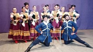 А над берегом реки едут Терцы казаки