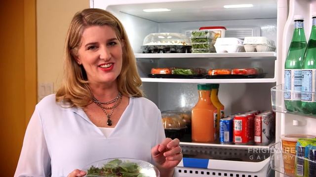 2-in-1 Holiday Refrigerator Space with Holly Homer & Frigidaire смотреть онлайн