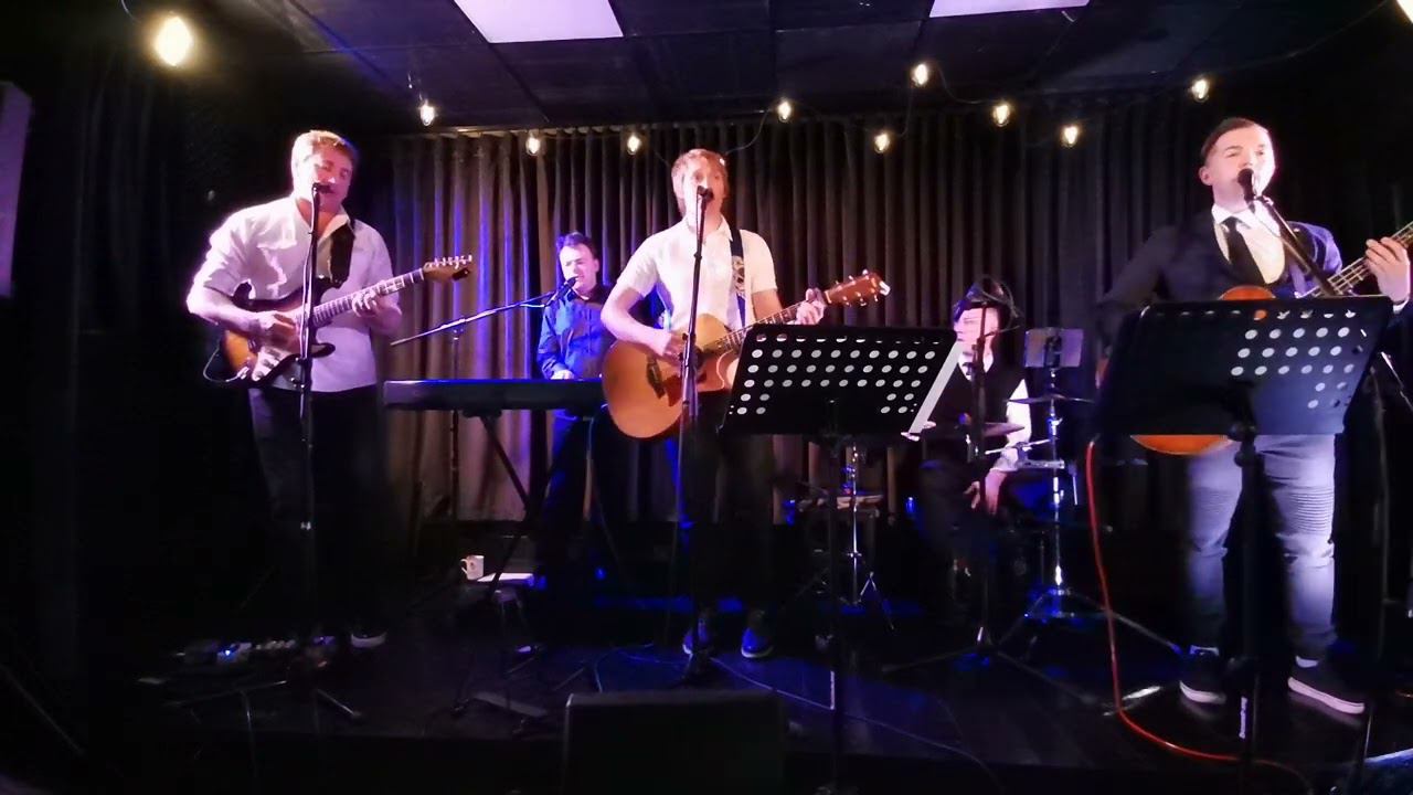 Алексей Хомчик и группа Ирония судьбы "В облаках у водопада" или "Маяк" или "Просыпаясь, улыбаться" смотреть онлайн