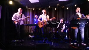 Алексей Хомчик и группа Ирония судьбы "В облаках у водопада" или "Маяк" или "Просыпаясь, улыбаться"