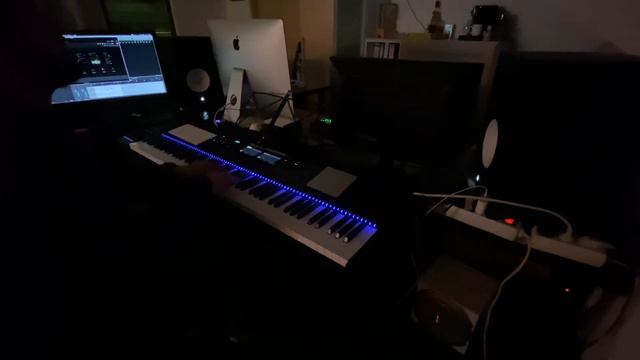 Improvisation on „Noire“ by Native Instruments смотреть онлайн