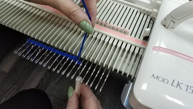 Набор петель косичкой на вязальной машине смотреть онлайн