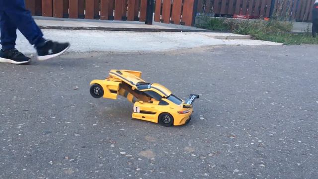 Трансформер Бамблби Rastar Mercedes-AMG смотреть онлайн